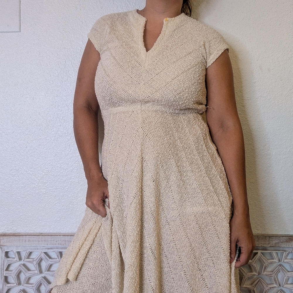 1970s Cream Knit Chevron Detail Keyhole Dress